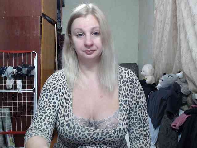 BustyBlondy webcam