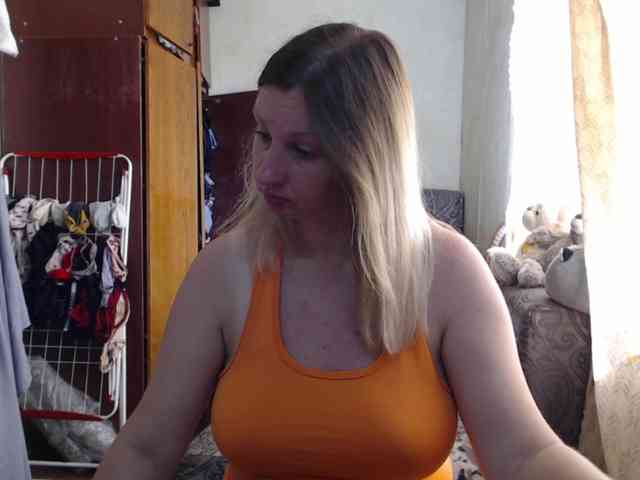 BustyBlondy webcam