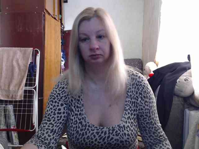 BustyBlondy webcam