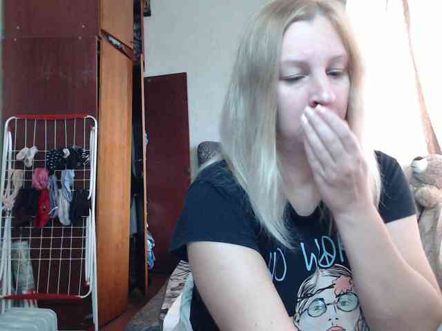 BustyBlondy webcam