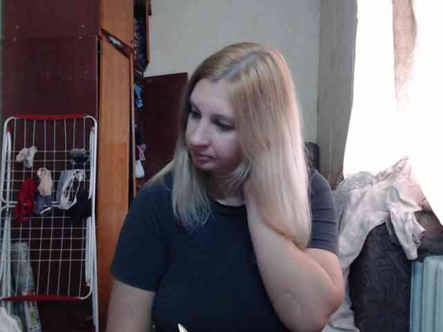 BustyBlondy webcam