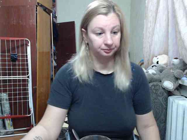 BustyBlondy webcam
