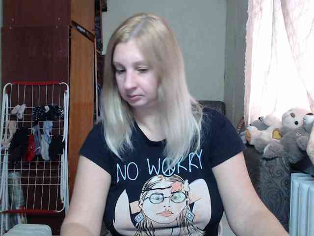 BustyBlondy webcam