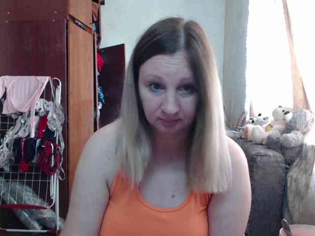 BustyBlondy webcam