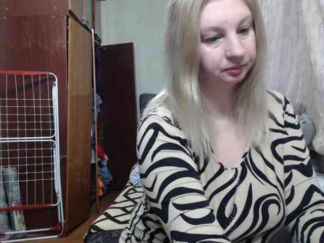 BustyBlondy webcam