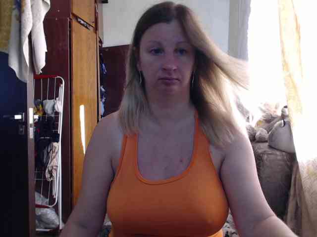 BustyBlondy webcam