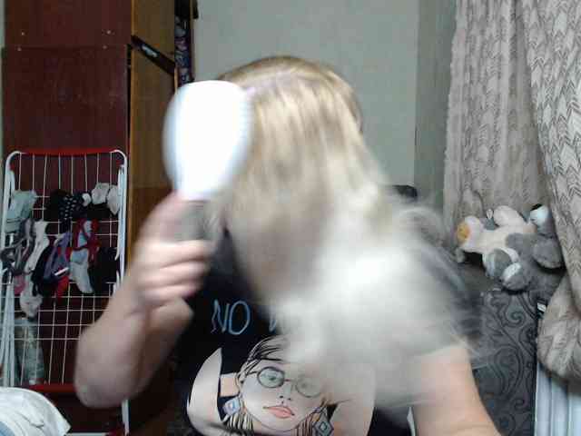 BustyBlondy webcam
