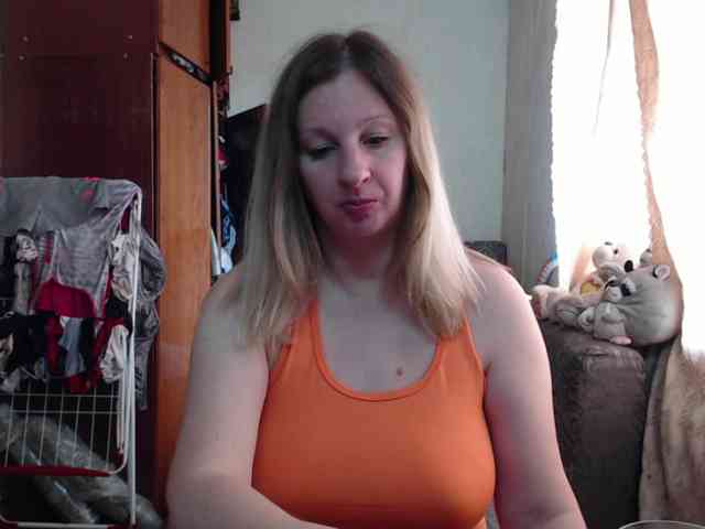 BustyBlondy webcam