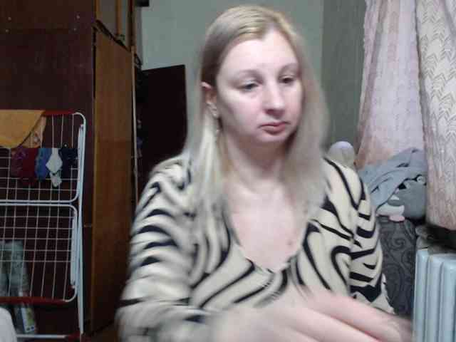 BustyBlondy webcam
