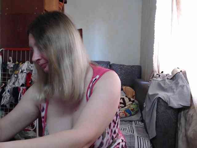 BustyBlondy webcam