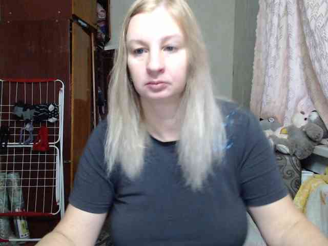 BustyBlondy webcam