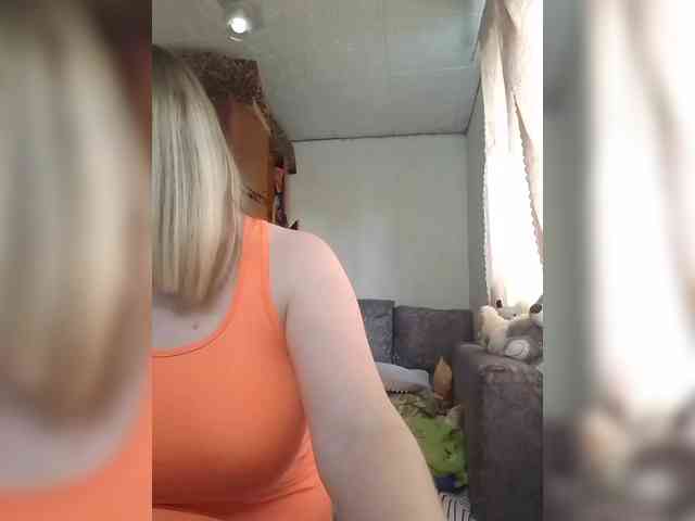 BustyBlondy webcam