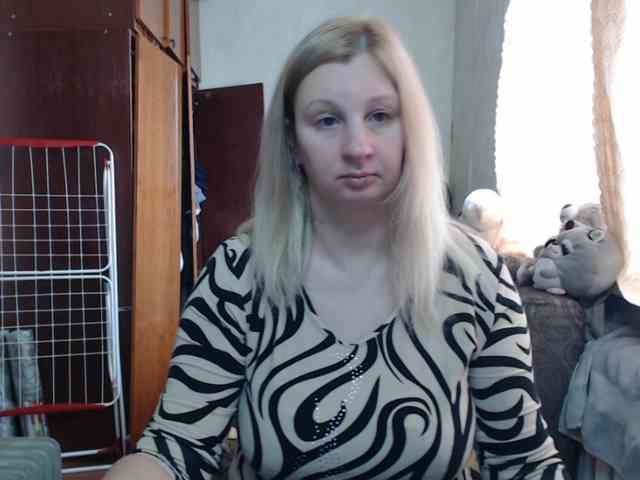 BustyBlondy webcam