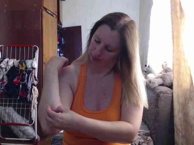 BustyBlondy webcam