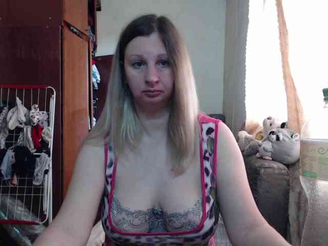 BustyBlondy webcam