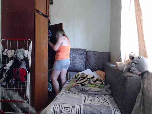BustyBlondy webcam