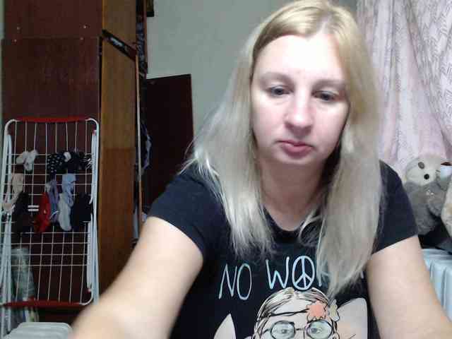 BustyBlondy webcam