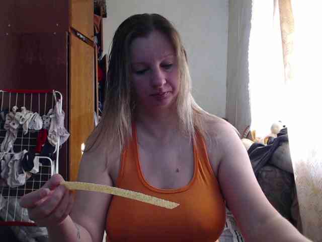 BustyBlondy webcam