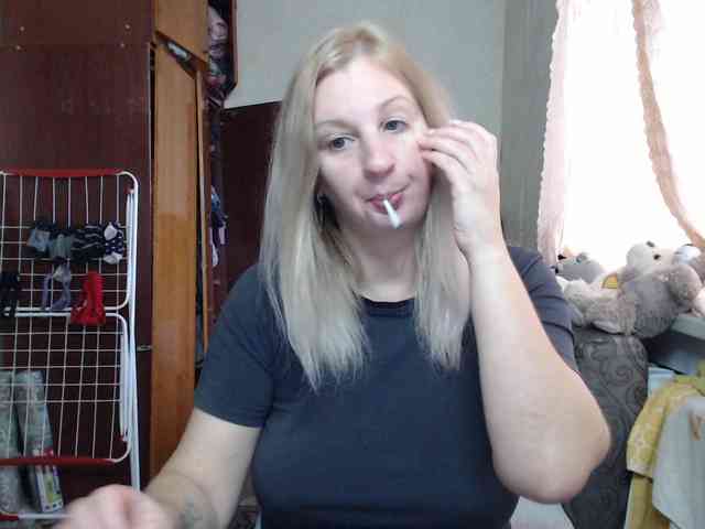 BustyBlondy webcam