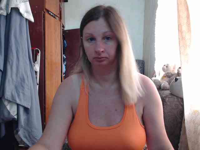 BustyBlondy webcam