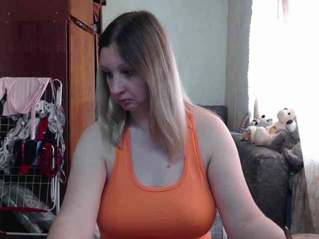 BustyBlondy webcam