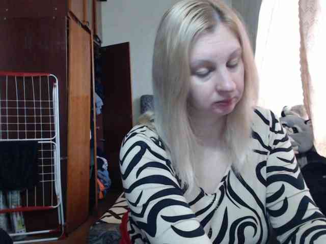 BustyBlondy webcam