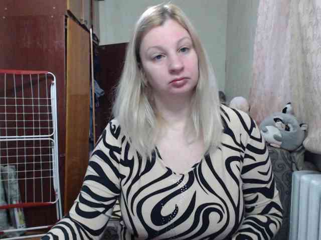 BustyBlondy webcam