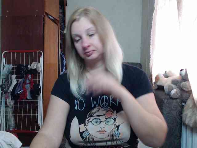 BustyBlondy webcam
