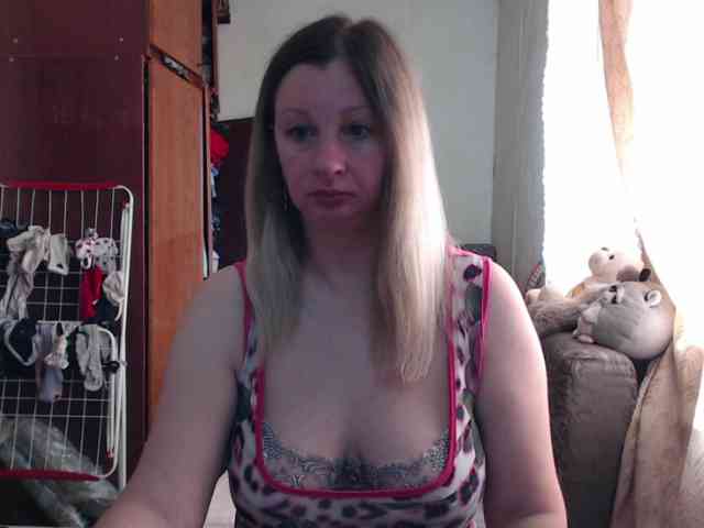 BustyBlondy webcam