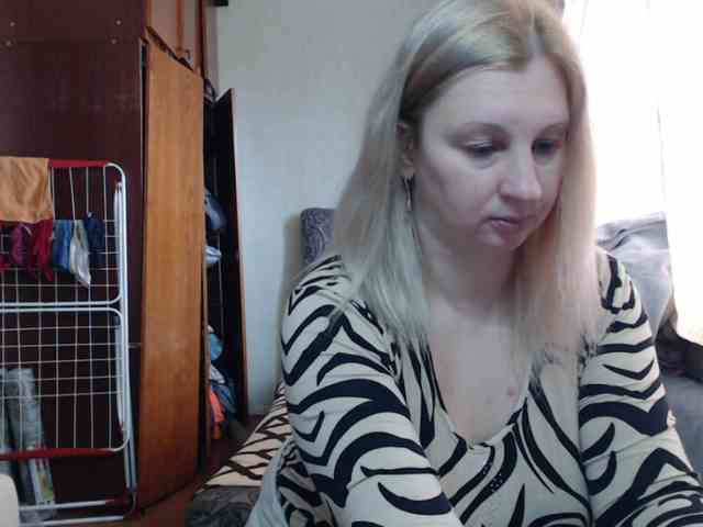 BustyBlondy webcam