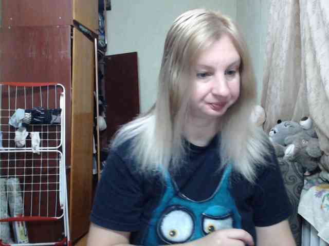 BustyBlondy webcam