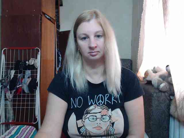 BustyBlondy webcam