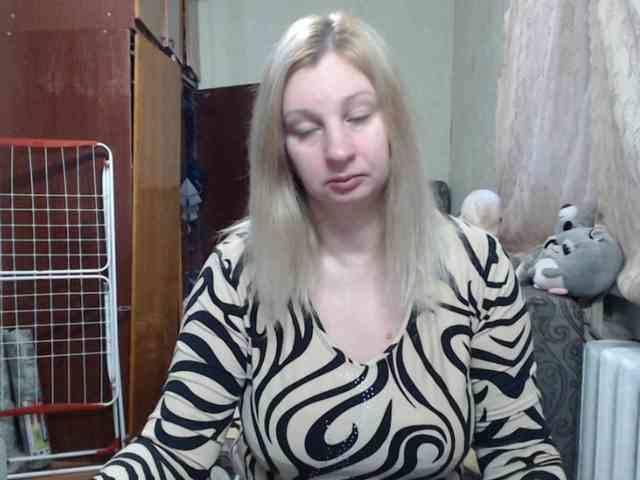 BustyBlondy webcam