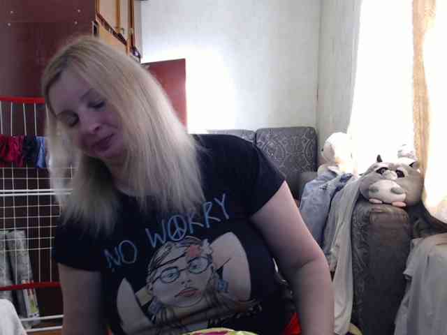 BustyBlondy webcam