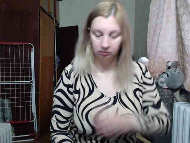 BustyBlondy webcam