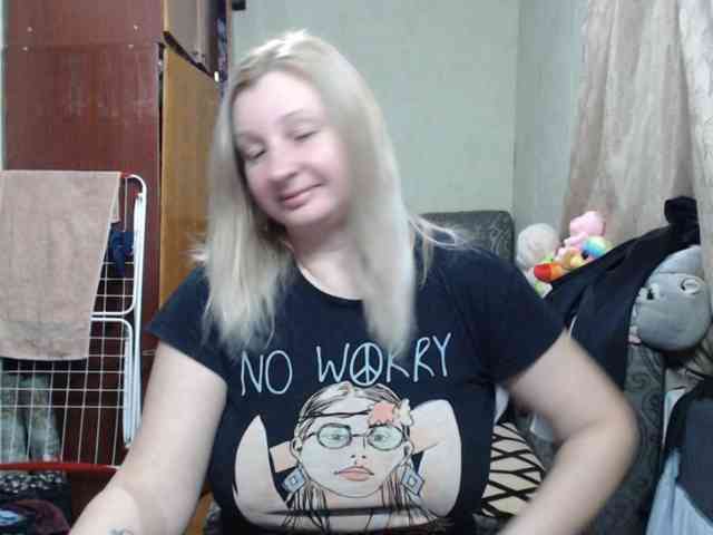 BustyBlondy webcam