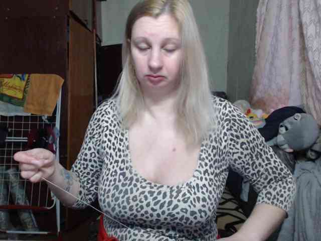 BustyBlondy webcam