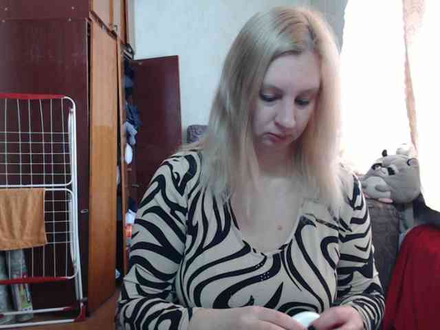 BustyBlondy webcam