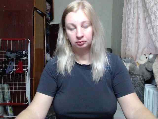 BustyBlondy webcam