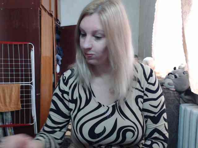 BustyBlondy webcam