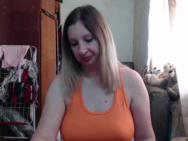 BustyBlondy webcam