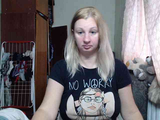 BustyBlondy webcam