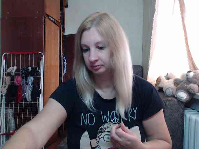 BustyBlondy webcam