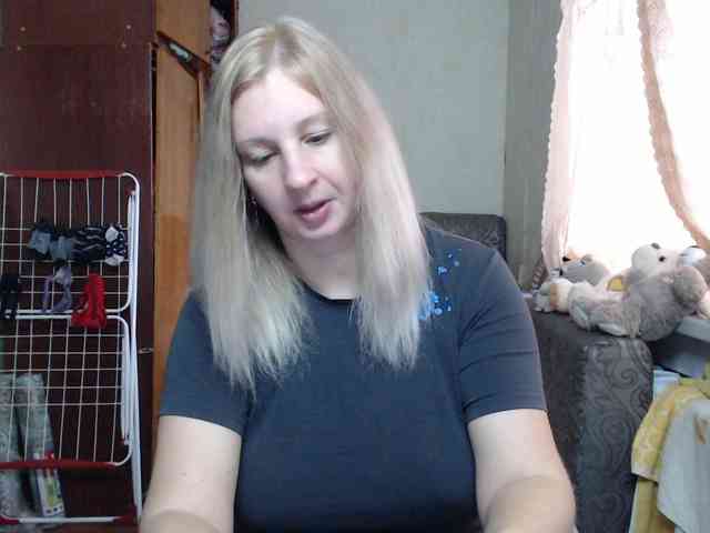 BustyBlondy webcam