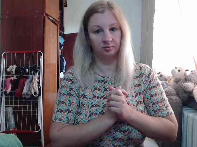 BustyBlondy webcam