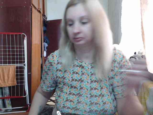 BustyBlondy webcam