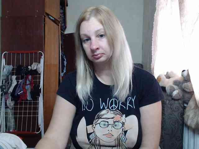 BustyBlondy webcam