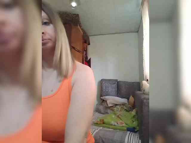 BustyBlondy webcam