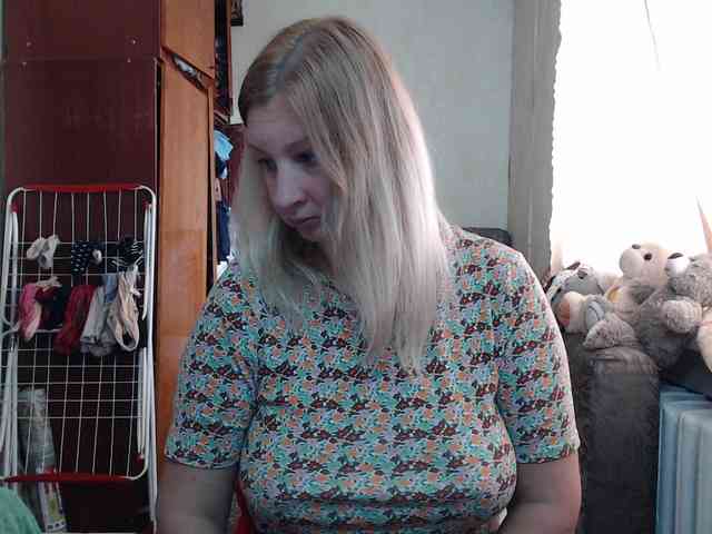 BustyBlondy webcam