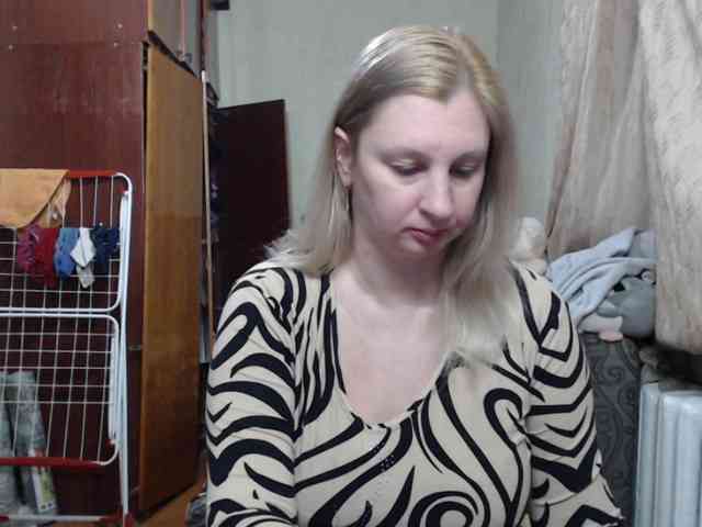 BustyBlondy webcam
